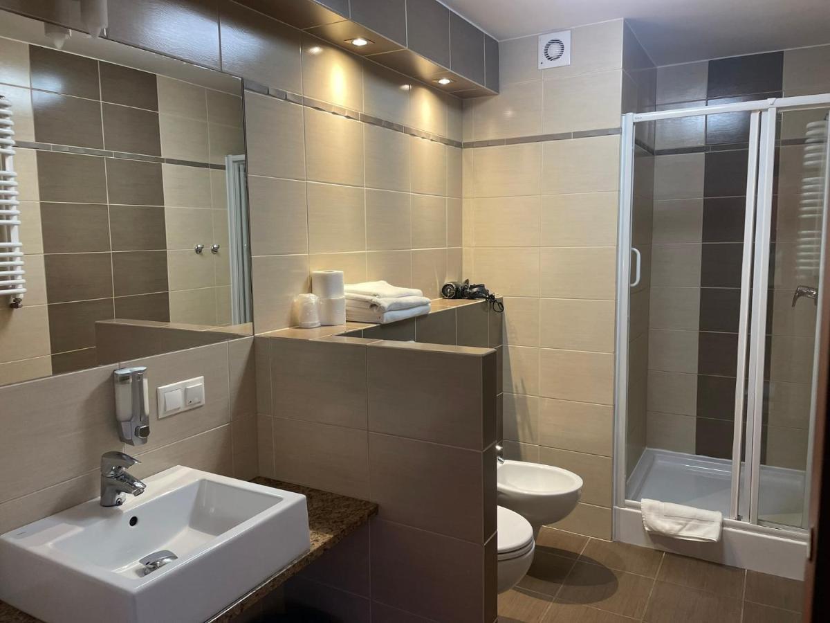 Papaver Hotel Slesin  Bagian luar foto
