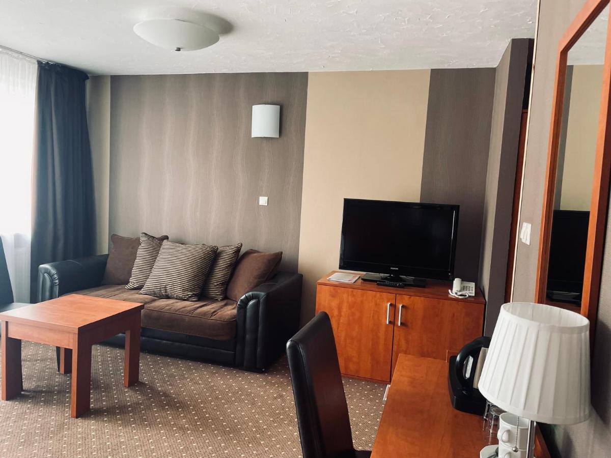 Papaver Hotel Slesin  Bagian luar foto