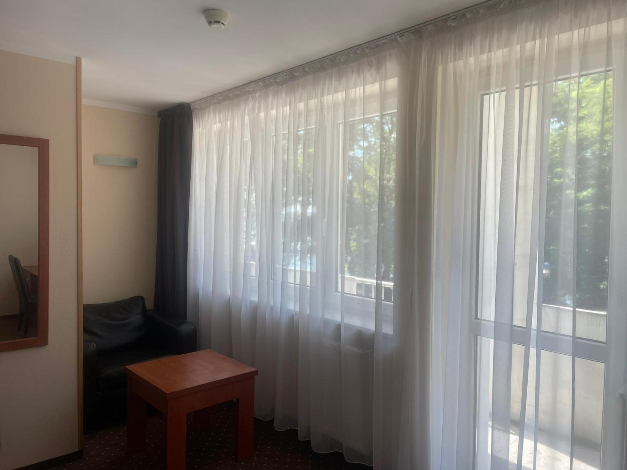 Papaver Hotel Slesin  Bagian luar foto