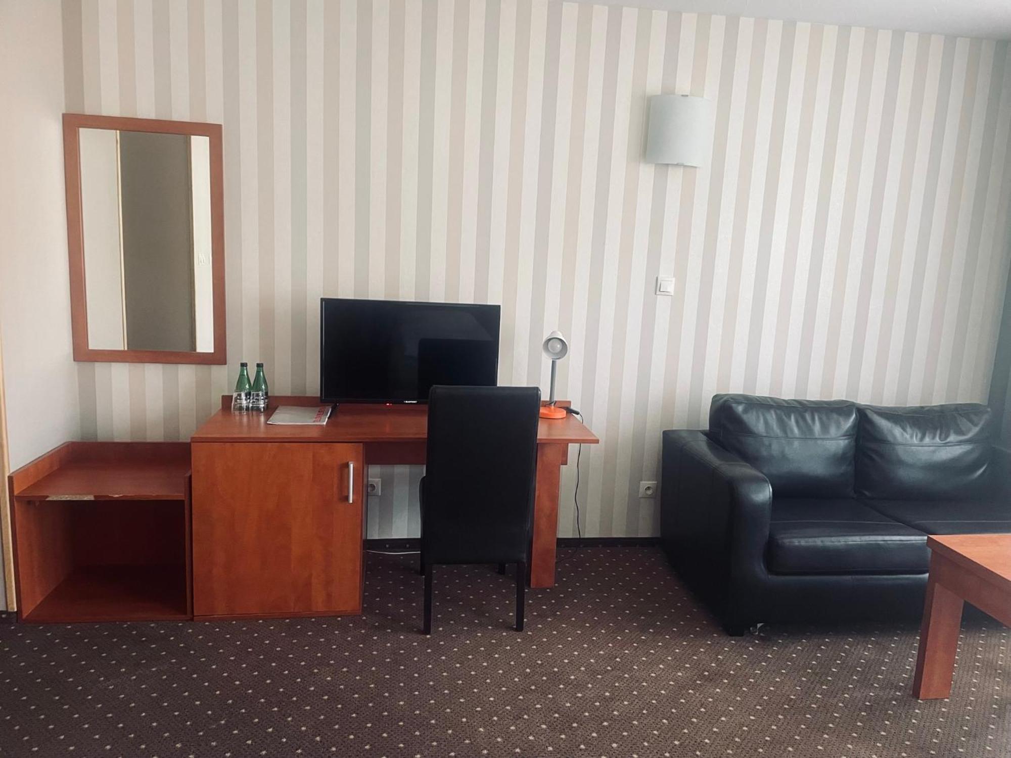 Papaver Hotel Slesin  Bagian luar foto