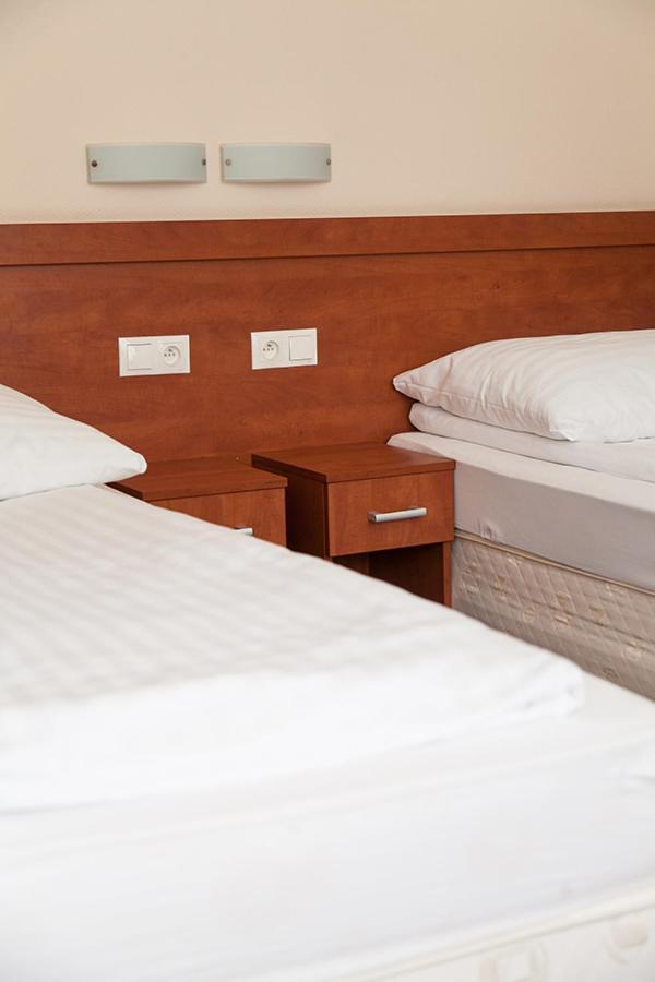 Papaver Hotel Slesin  Bagian luar foto
