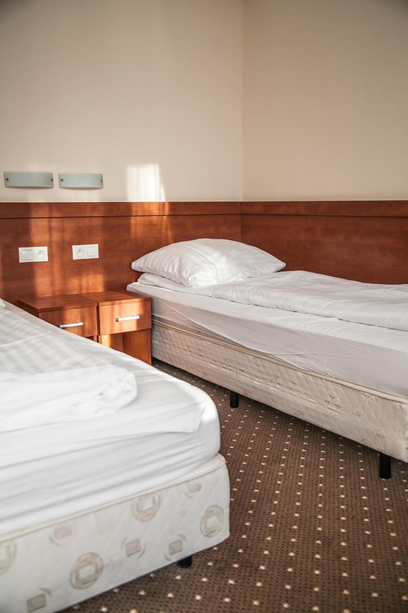 Papaver Hotel Slesin  Bagian luar foto
